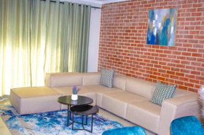 18A Elizabeth Place - Beautiful and spacious self catering 3 bedroom unit next to Kyalami Racetrack with free WiFi - swimming pool gym and restaurant - Perfect for a big family in Midrand Waterfall